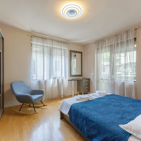 Sea Garden Flat With Private Parking Varna
